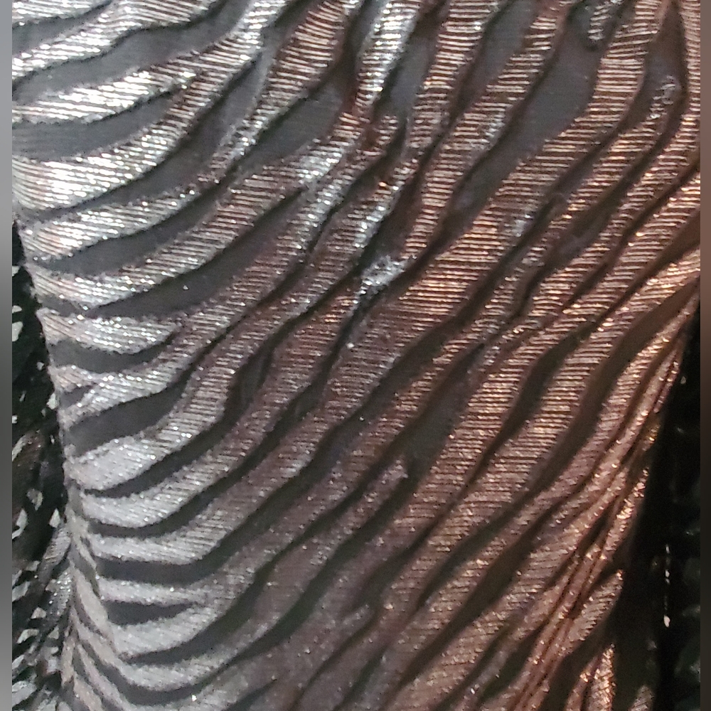 NWT White House Black Market XS Black Silver Print Off or On Shoulder Top. - Picture 4 of 5